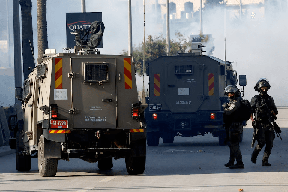 إسرائيل تقتل فلسطينياً في الضفة الغربية بعد رشق جنود بالحجارة