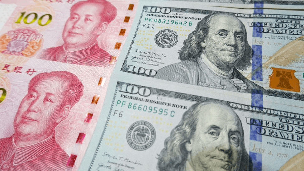 الدولار في مواجهة اليوان: هل يشهد النظام المالي العالمي تحولا؟