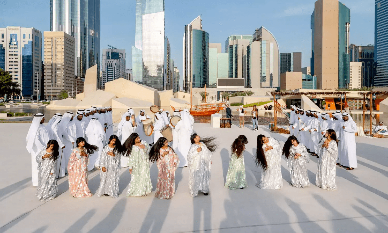 تقاليد الخليج بين الماضي والحاضر: هل تراثنا في خطر؟