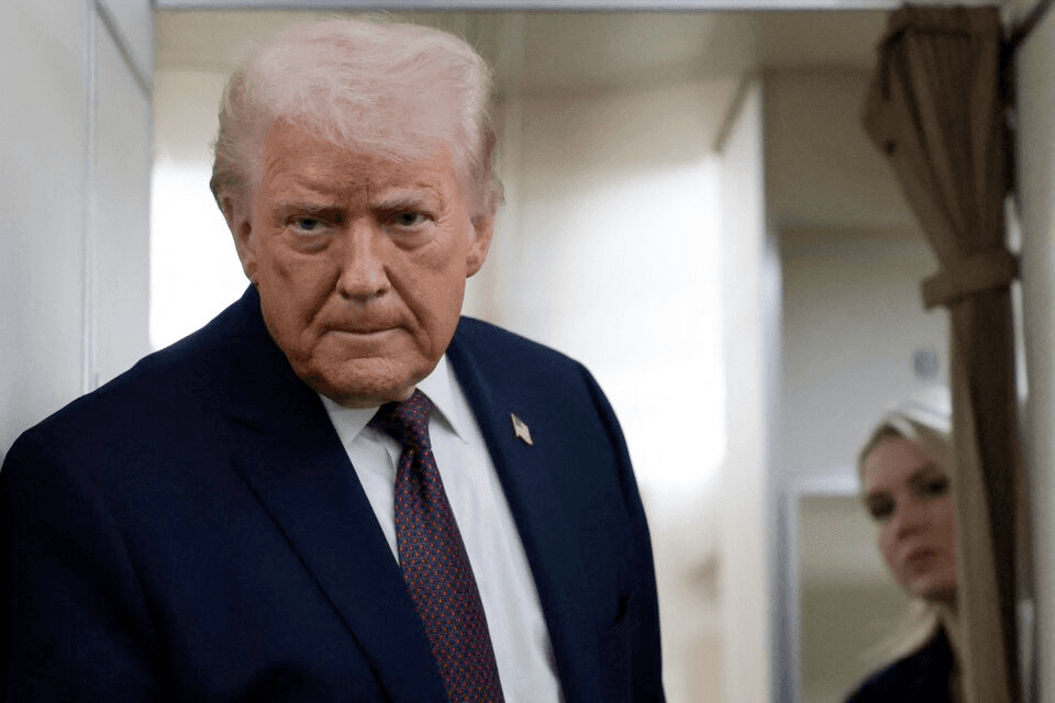 ترامب يحشد أسطولًا أميركيًا باتجاه إيران: ما سبب التحرك؟