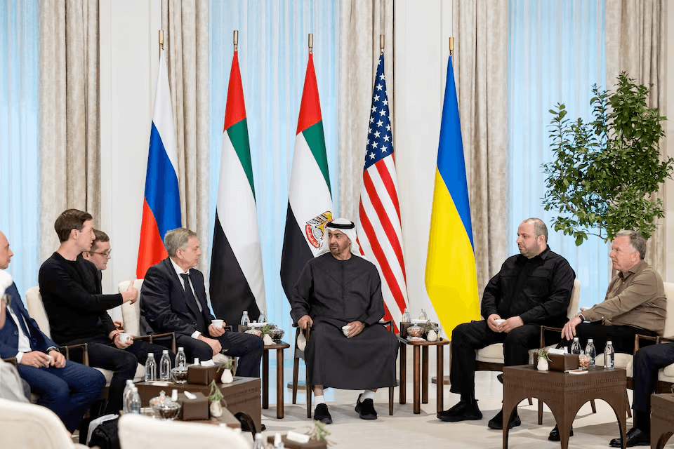 انتهاء محادثات أوكرانيا وروسيا في أبوظبي بوساطة أمريكية وسط غموض النتائج