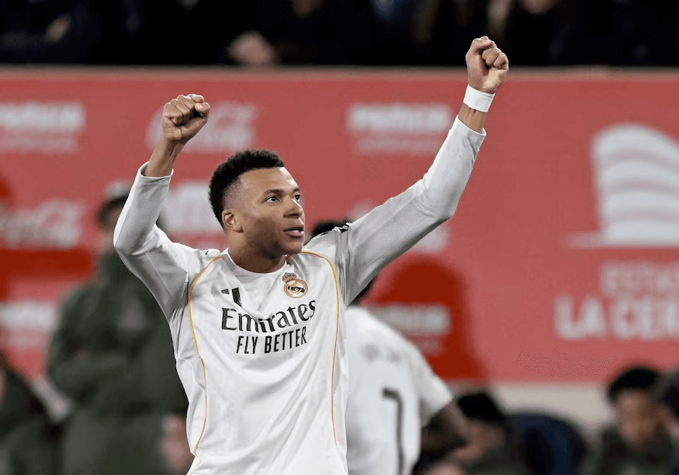 مبابي يقود ريال مدريد لفوز 2-0 على فياريال وصدارة الدوري مؤقتاً