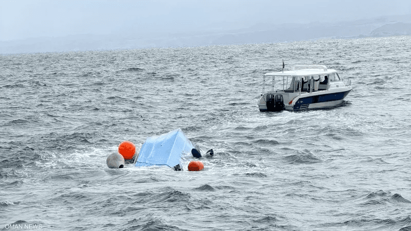 انقلاب قارب فرنسي قبالة سواحل عمان يسفر عن وفاة ثلاثة سياح