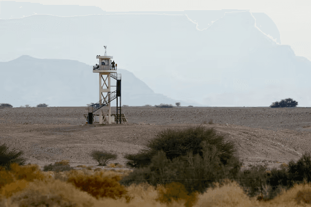 إسرائيل تبحث عن مجهولين تسللوا من الأردن