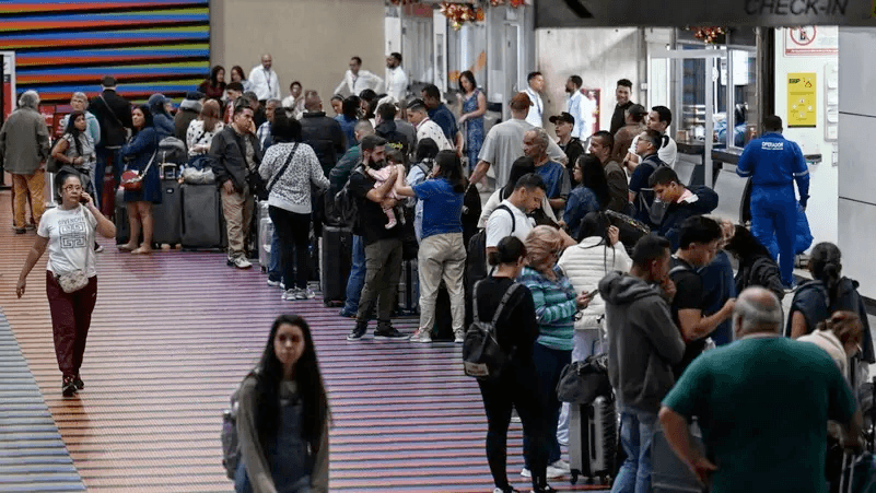 وسط التوتر مع واشنطن.. انفجارات مريبة تهز العاصمة الفنزويلية كاراكاس