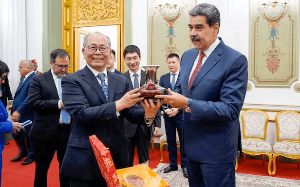 اعتقال مادورو يرفع التوتر العالمي: نفط الخليج في مرمى الصراع بين أمريكا والصين