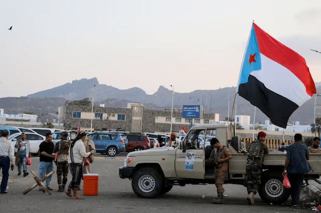 سفارة أميركا تحذر: هل عدن وسقطرى على شفا أزمة سيادة وصراع نفوذ دولي؟