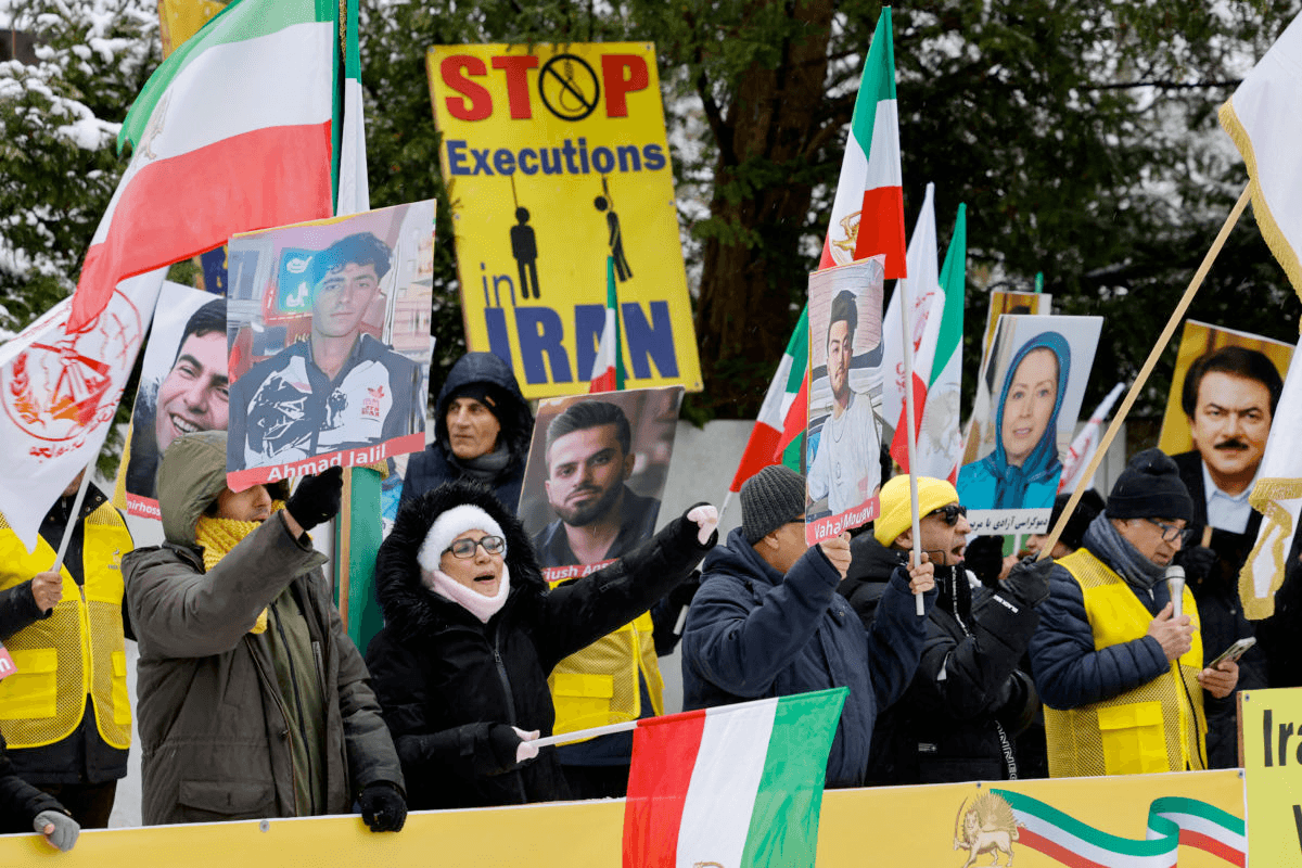 هل يكرر ترامب سيناريو فنزويلا في إيران؟