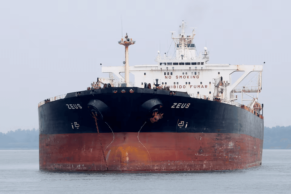 لماذا تجاوزت تكلفة ناقلات النفط بين الشرق الأوسط وآسيا 200 ألف دولار يوميًا؟