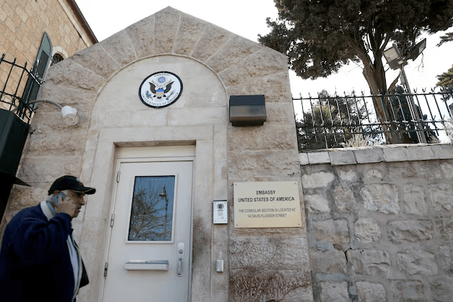 تصاعد التوتر مع إيران.. واشنطن تسمح بمغادرة موظفي سفارتها في إسرائيل