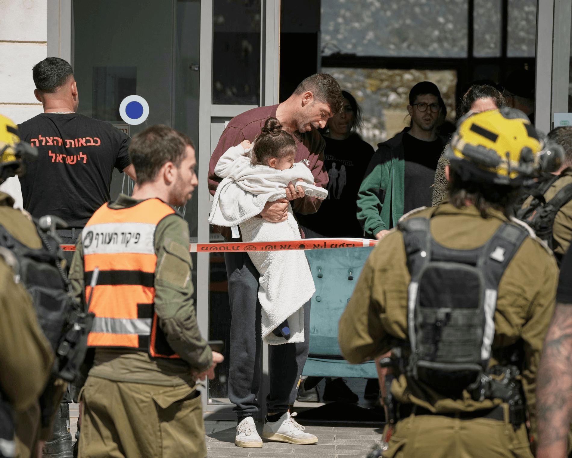 إيران تتوعد بردّ قاسٍ بعد ضربات طالت إسرائيل وقواعد لأميركا