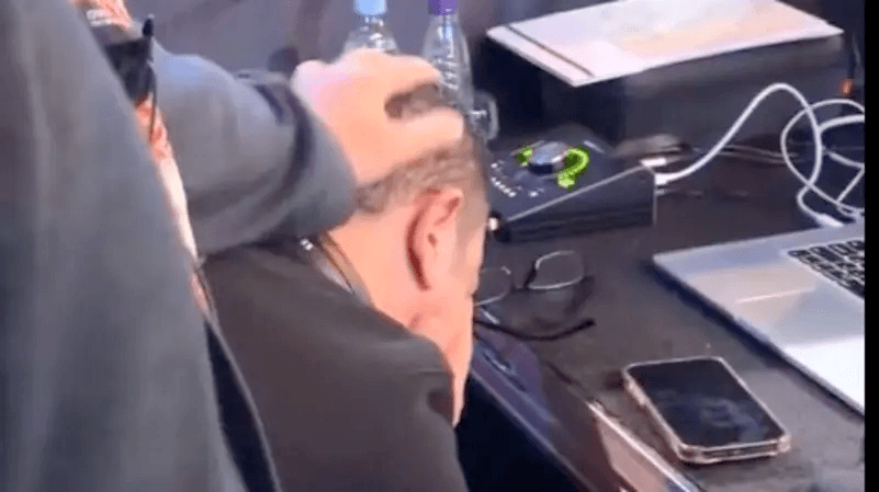 لماذا انهار مهندس صوت راشد الماجد بالبكاء في حفل موسم الرياض؟