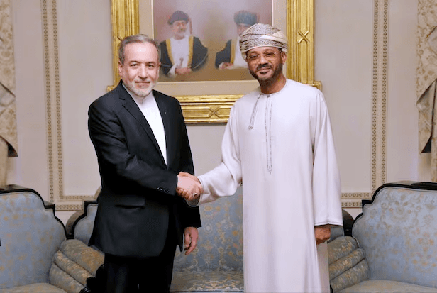 هل تفكك مفاوضات مسقط قنبلة الحرب بين أميركا وإيران؟