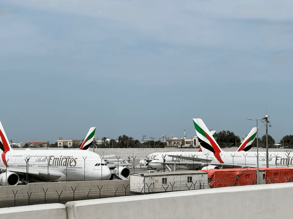 عودة حركة الملاحة الجوية في الإمارات بعد ضربة ناقلة قبالة الفجيرة