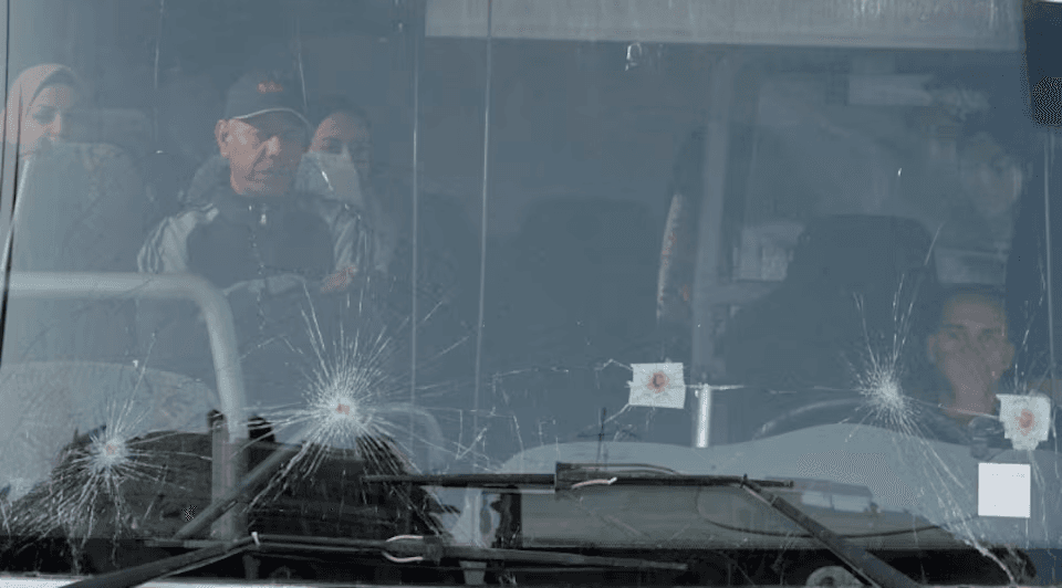 رفح يُفتح جزئياً لأول مرة منذ أسابيع.. إجلاء مصابين من غزة في سباق لإنقاذ الهدنة