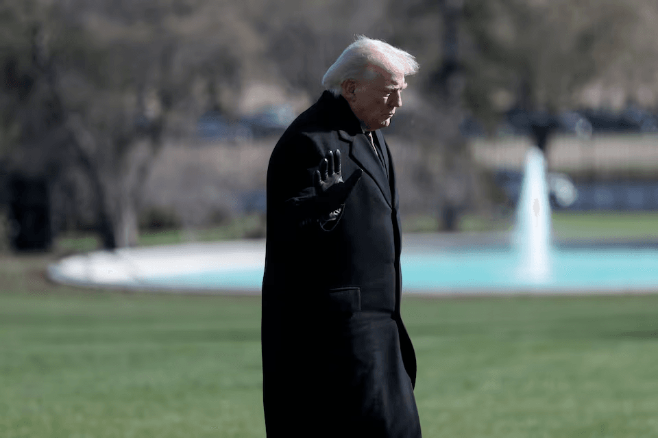 ترامب يغيّر قواعد اللعبة: سمح بضرب «بارس» ثم تعهّد بوقفه.. ما القصة؟