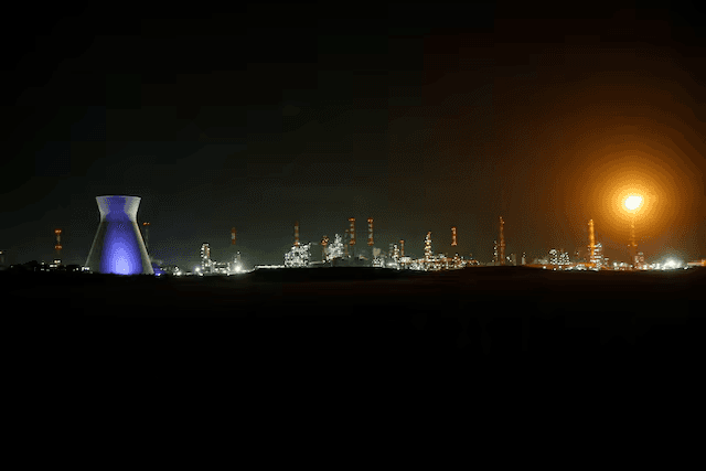 ضربات إيرانية تطال مصافي حيفا.. وانقطاع الكهرباء شمال إسرائيل