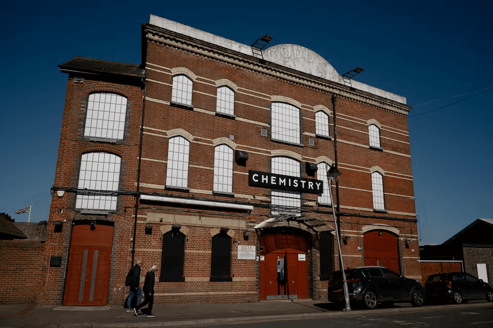 لقاح جديد للطلاب يثبت فعاليته ضد سلالة التهاب السحايا في بريطانيا