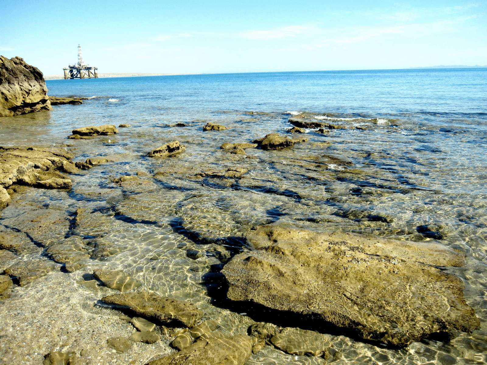 لماذا تُعد جزيرة قشم أخطر عقدة إيرانية في مضيق هرمز؟