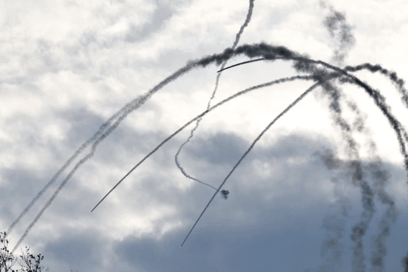 تصعيد خطير: صواريخ إيرانية واعتراضات جوية وتهديدات تمتد للجامعات الأمريكية