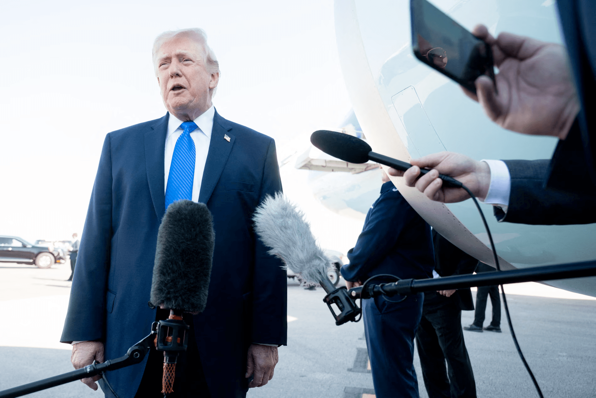 الغارديان: صدام ترامب مع الحقيقة في حرب إيران