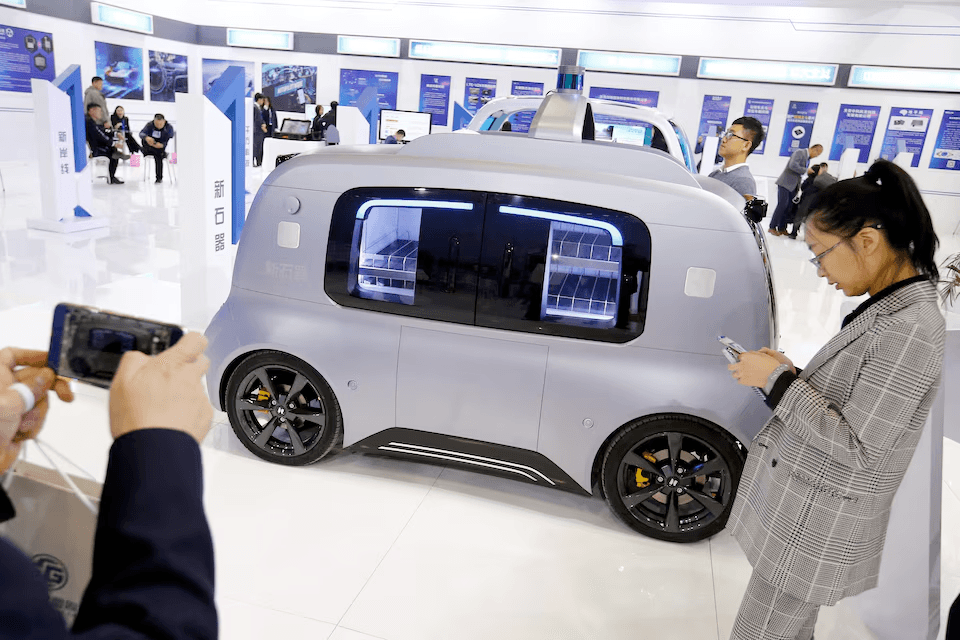 هل أوقفت نيوليكس مركباتها الذاتية القيادة في أبوظبي؟