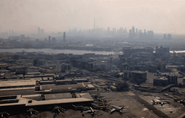 المكتب الإعلامي: جرحى في سقوط مسيرتين بدبي وسط تصاعد التوتر الخليجي