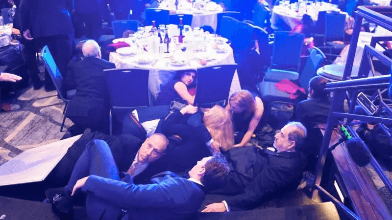 بالصور: فوضى داخل واشنطن هيلتون بعد إطلاق نار وإجلاء ترامب