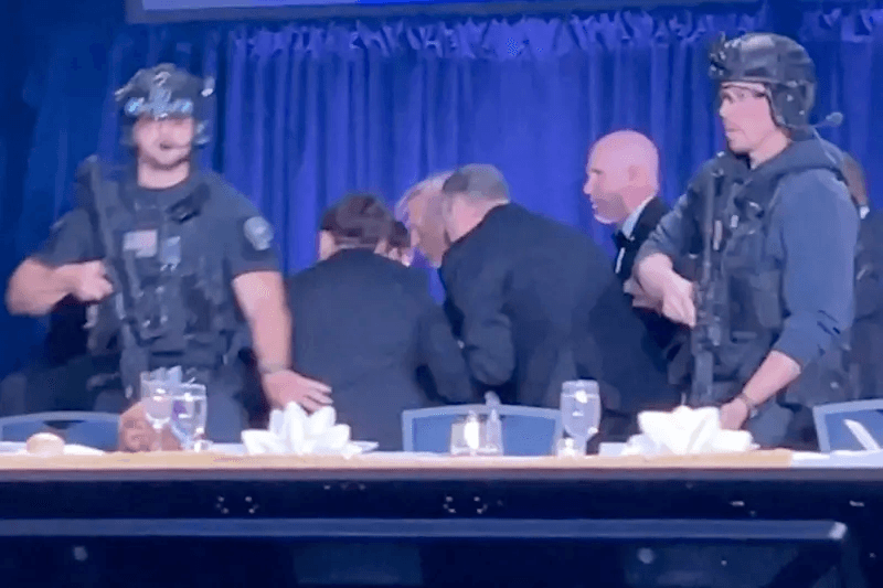 إطلاق نار يهز عشاء مراسلي البيت الأبيض.. ما حقيقة نجاة دونالد ترامب؟