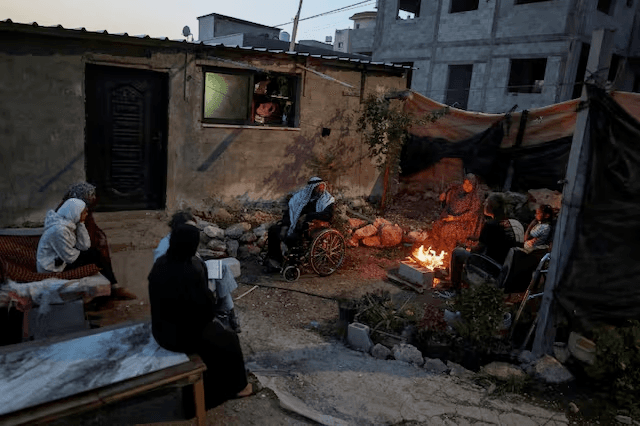 لاجئون في الضفة بلا مأوى.. وصواريخ إيران فوق رؤوسهم