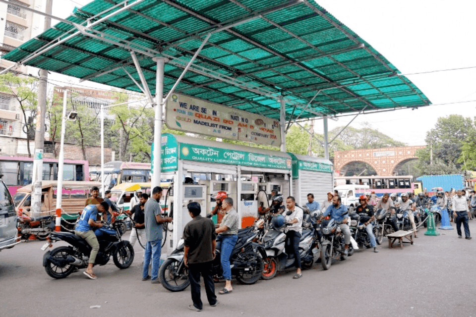 بنجلادش أول دولة في العالم تقلص ساعات العمل لمواجهة أزمة الطاقة