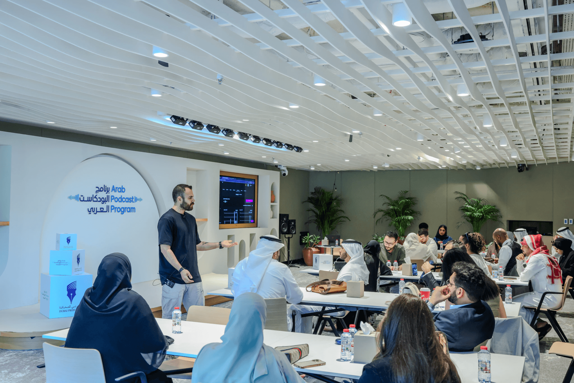 الشباب العربي وصناعة الميتا-ثقافة: الإبداع الرقمي والفضاءات الفكرية الحديثة