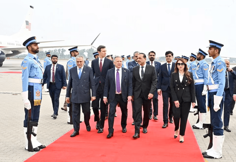 إفراج محتمل عن 6 مليارات دولار لإيران مقابل ضمان هرمز