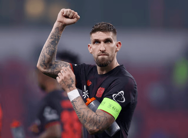 ليفركوزن يهزم دورتموند ويقترب من الأبطال