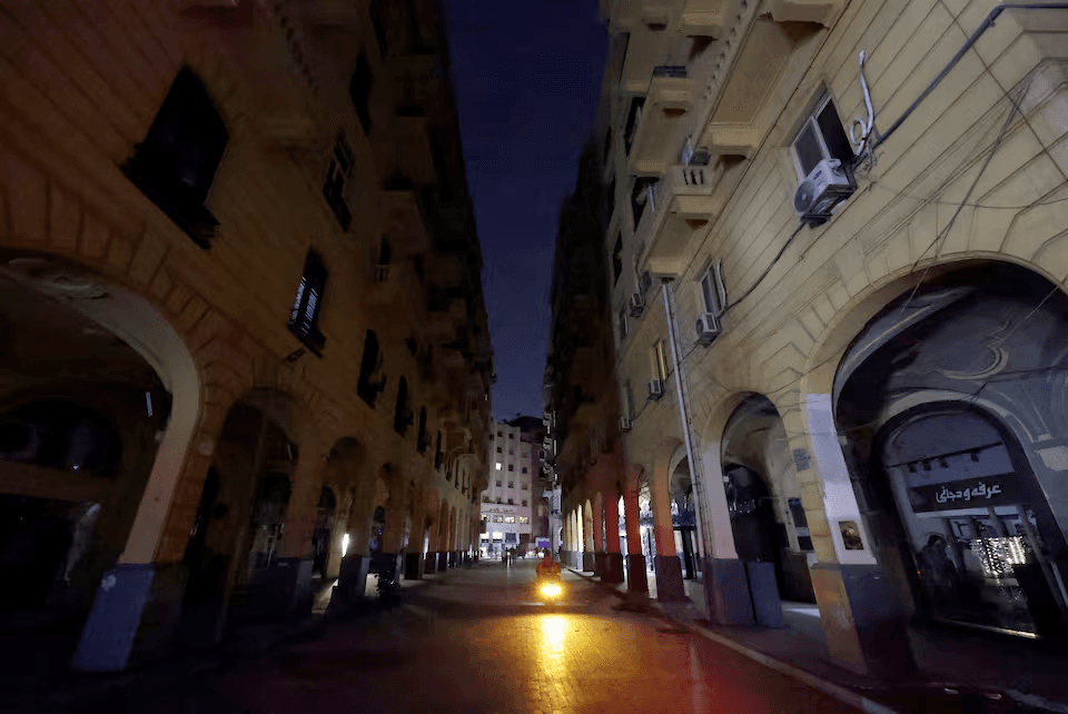 القاهرة تنام مبكرًا.. أزمة الطاقة تغيّر إيقاع المدينة