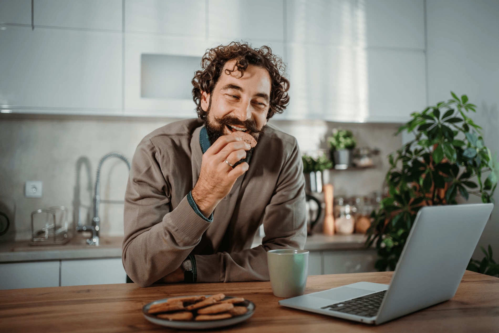 لماذا نأكل دون جوع؟ السر في الدماغ