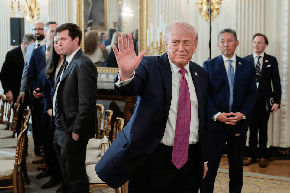 ترامب يمدد وقف إطلاق النار مع إيران وسط هدنة هشة وتوترات متصاعدة