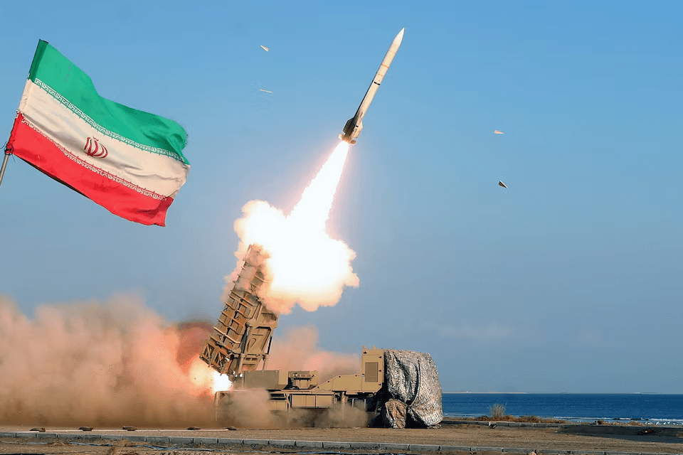 هرمز يشتعل.. أميركا وإيران تتبادلان الضربات