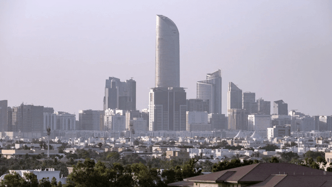 عاجل | رويترز: انفجارات تهز أبوظبي قرب مطار زايد الدولي