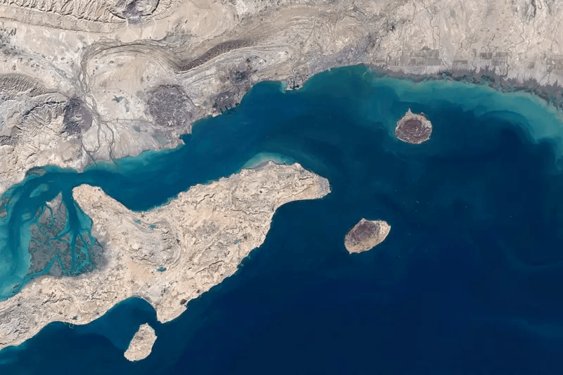 مجلس الأمن يناقش مضيق هرمز.. وإيران تعلن تطوع 7 ملايين للخدمة العسكرية