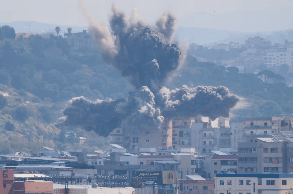 250 قتيلاً في أعنف يوم.. غارات إسرائيلية على لبنان تهدد الهدنة الإقليمية