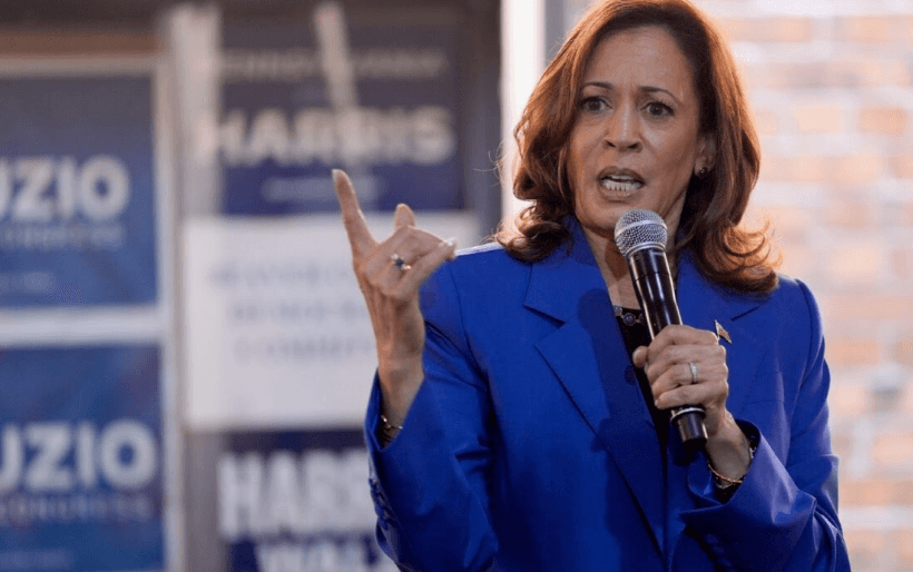 هاريس تتساءل لماذا مٌنع ترامب من فتح الميكروفون؟