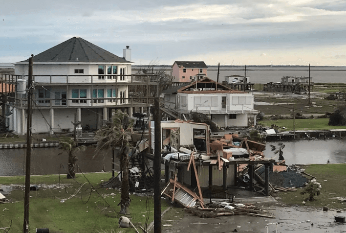 منازل تتحدى غضب الطبيعة.. كيف تبدو؟