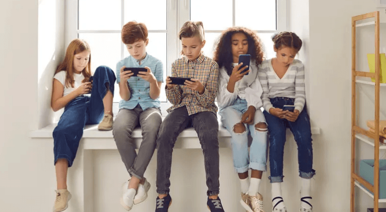 حجب وسائل التواصل الاجتماعي عن القُصَّر