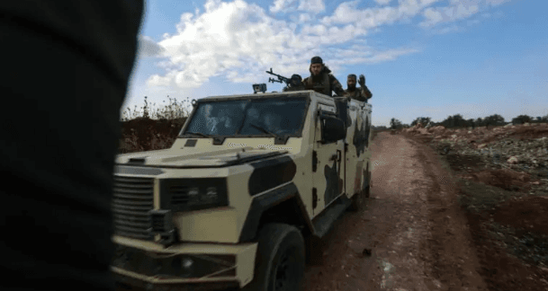 المعارضة تقطع الطريق الدولي بين دمشق وحلب.. من يحكم سوريا؟