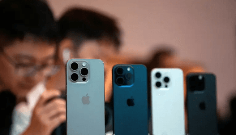 “أبل” تقلص مبيعات بعض هواتفها في أوروبا.. لماذا؟
