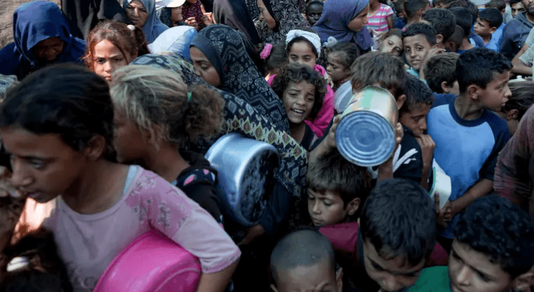 غزة تعيش أكبر مجاعة في التاريخ.. لماذا علقت “الأونروا” إدخال المساعدات؟