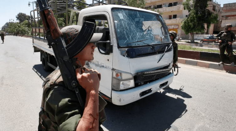 حماة.. دمشق تؤكد تقدمها والفصائل تقصف