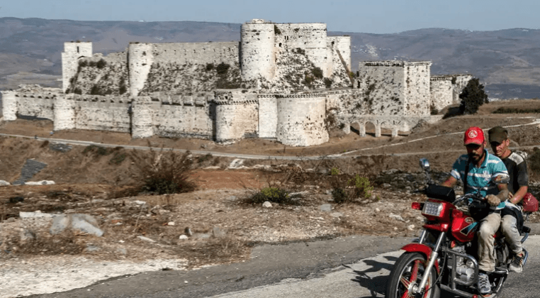 بعد أنباء متضاربة.. ما حقيقة انسحاب الجيش السوري من حمص؟