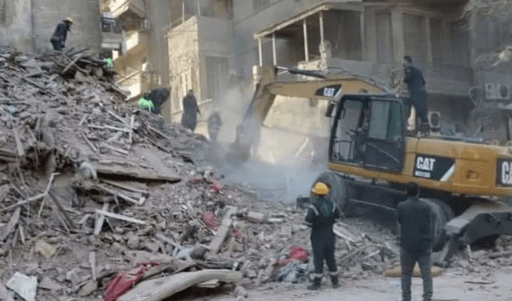 فاجعة في مصر.. عشرات الضحايا بانهيار عقار بينهم عريس
